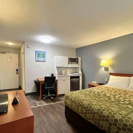Econo Lodge Motel Village Calgary Extérieur photo