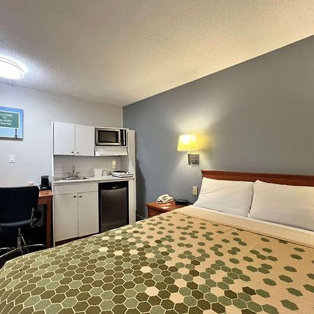 Econo Lodge Motel Village Calgary Extérieur photo