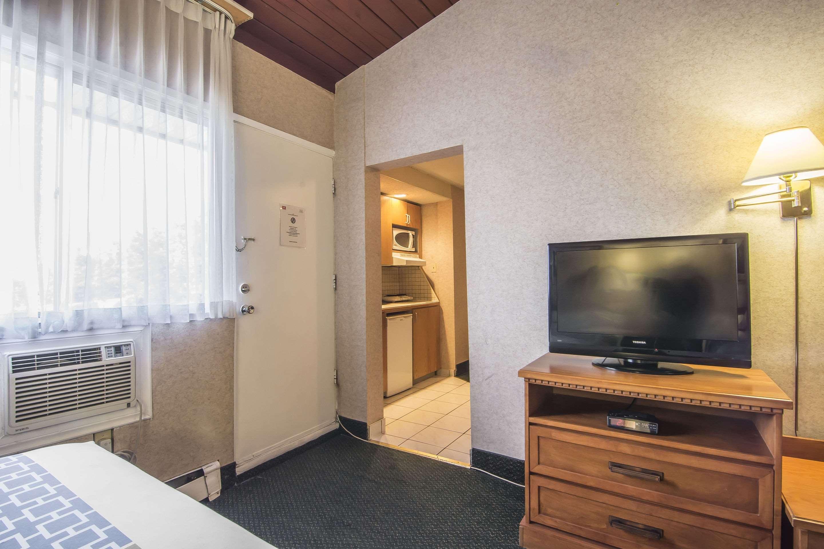 Econo Lodge Motel Village Calgary Extérieur photo