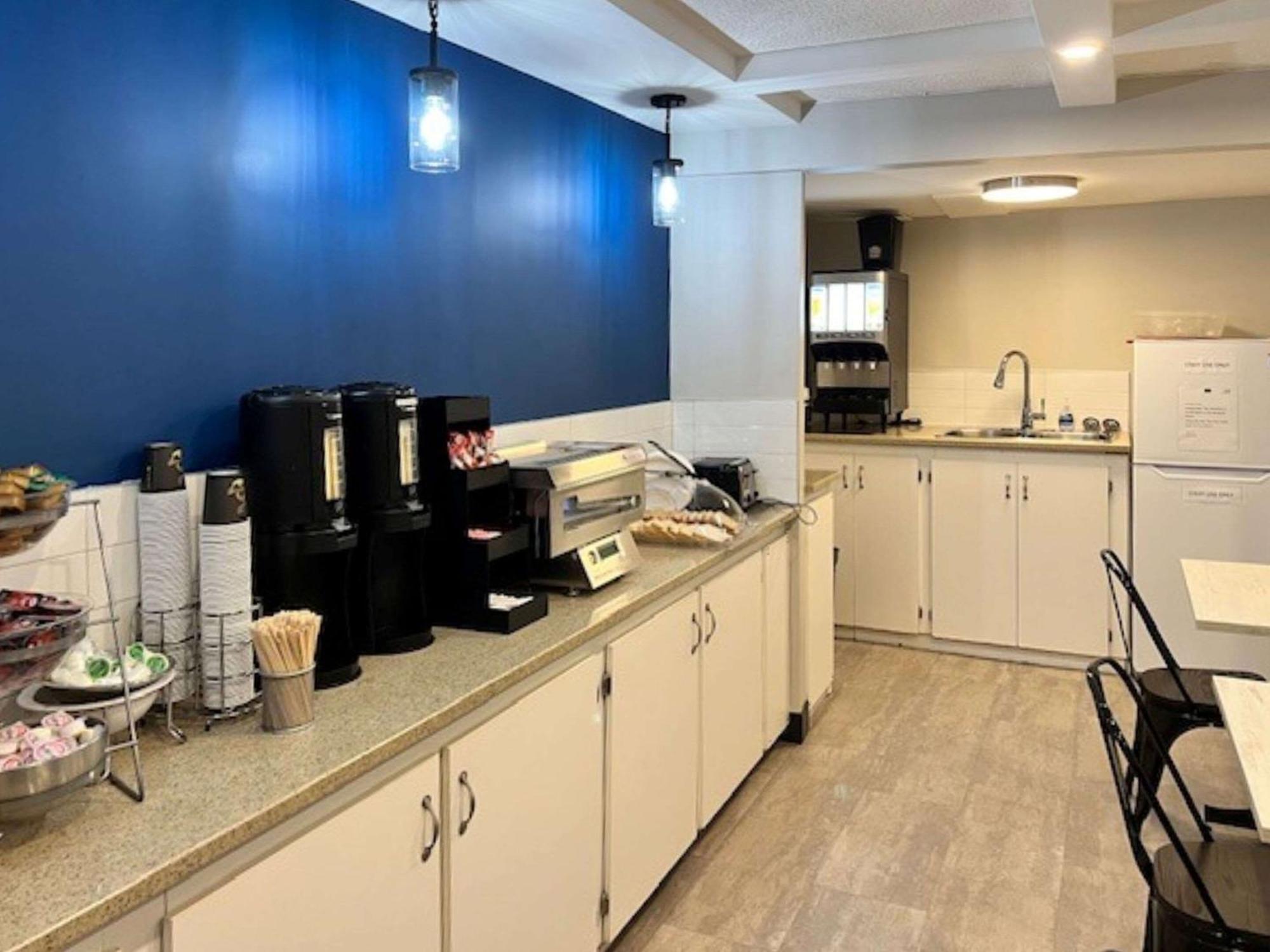 Econo Lodge Motel Village Calgary Extérieur photo
