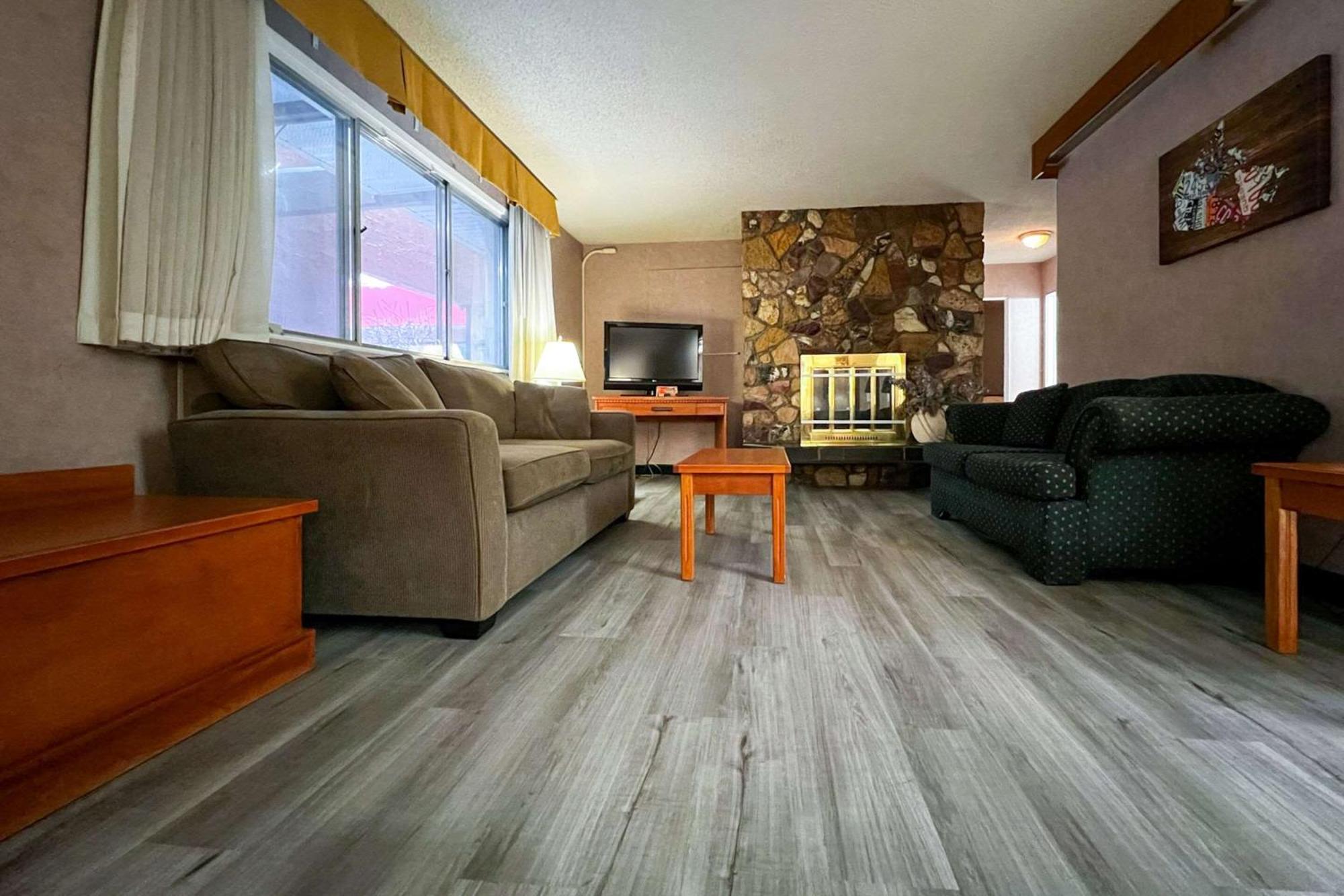Econo Lodge Motel Village Calgary Extérieur photo