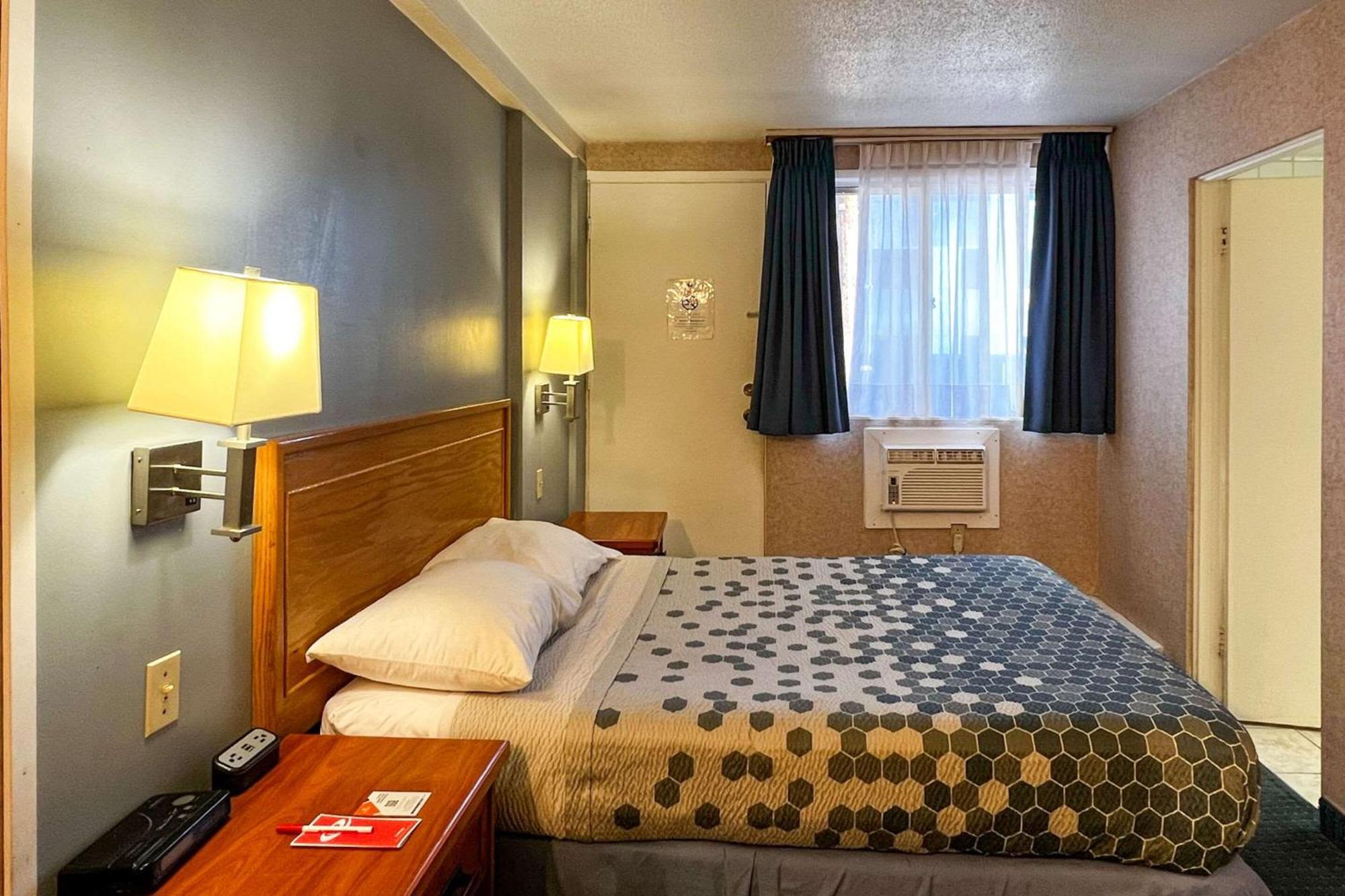 Econo Lodge Motel Village Calgary Extérieur photo