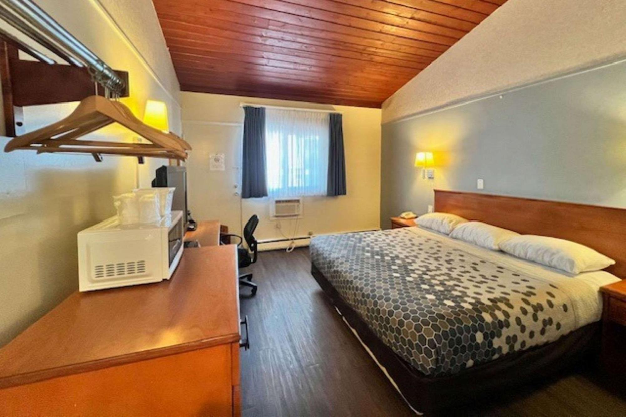 Econo Lodge Motel Village Calgary Extérieur photo