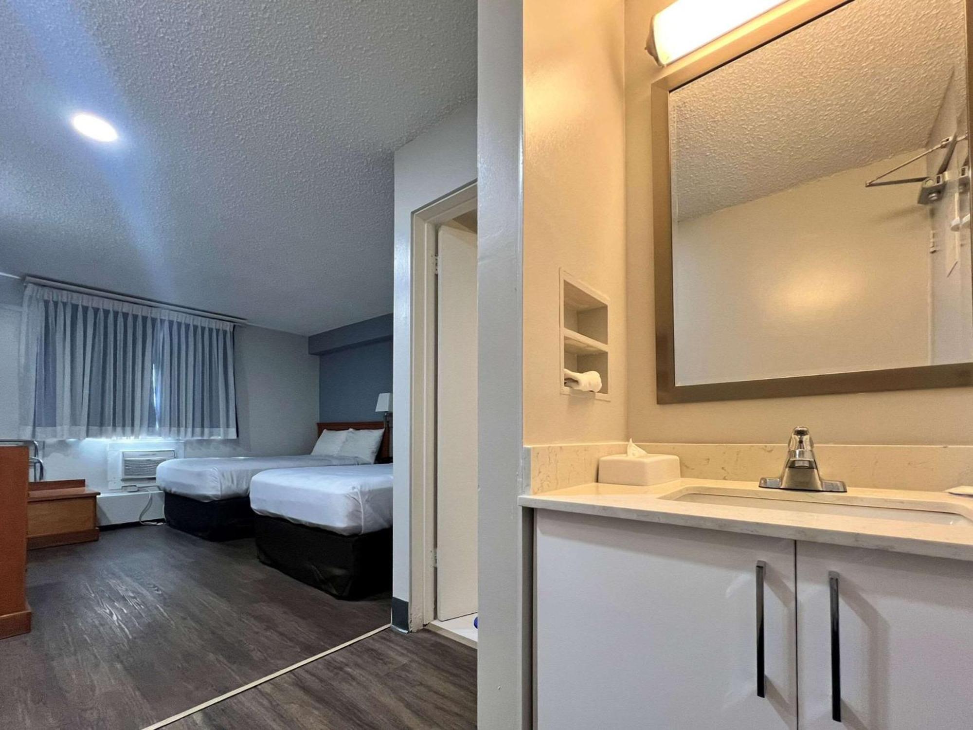 Econo Lodge Motel Village Calgary Extérieur photo