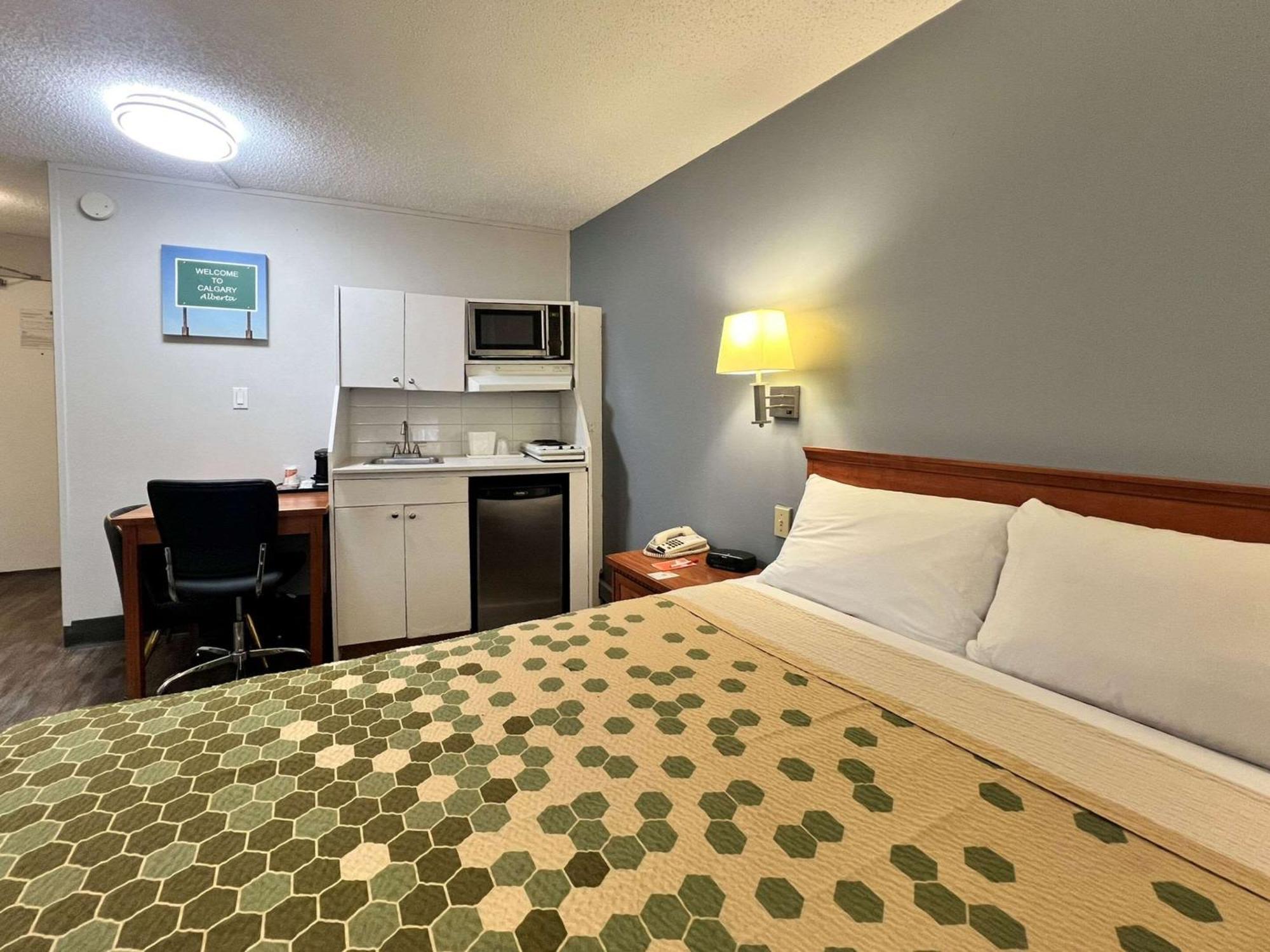 Econo Lodge Motel Village Calgary Extérieur photo