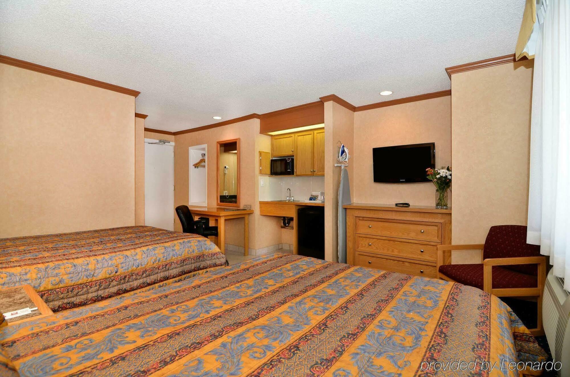 Econo Lodge Motel Village Calgary Extérieur photo