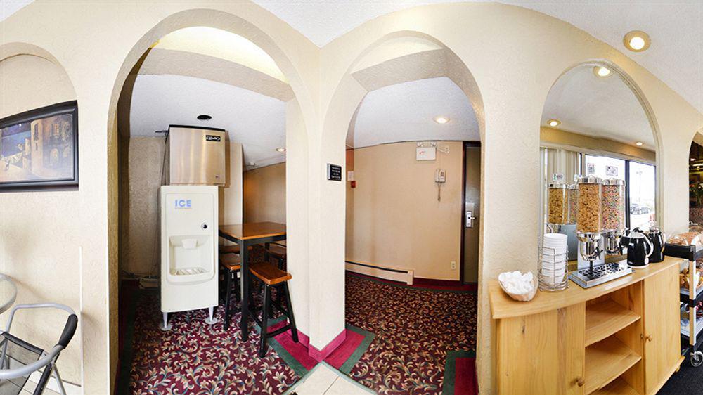 Econo Lodge Motel Village Calgary Extérieur photo
